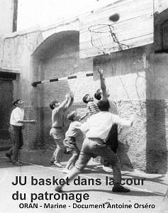 Oran- SDV- 7111 -JU BASKET DANS LA COUR
